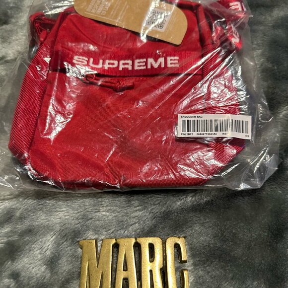 NWT Supreme Shoulder Bag - FW22 - Red